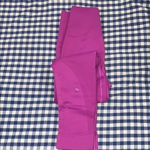 New without tag lululemon Capri in fuchsia